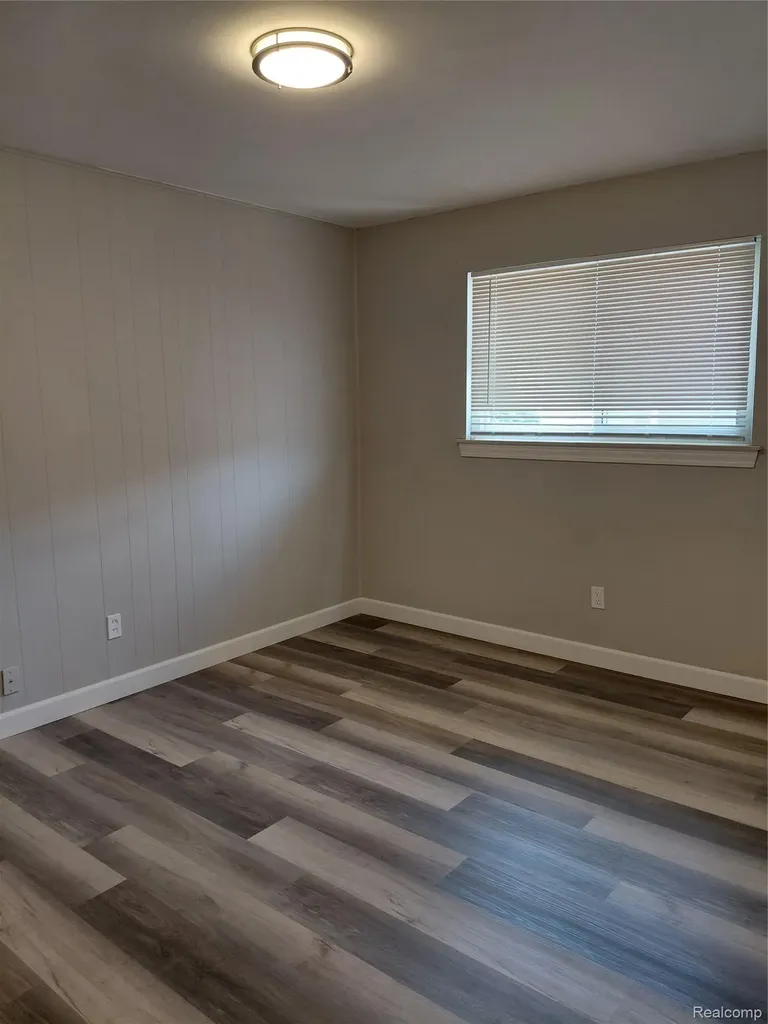 513 S Hawthorne Street Westland City MI 48186