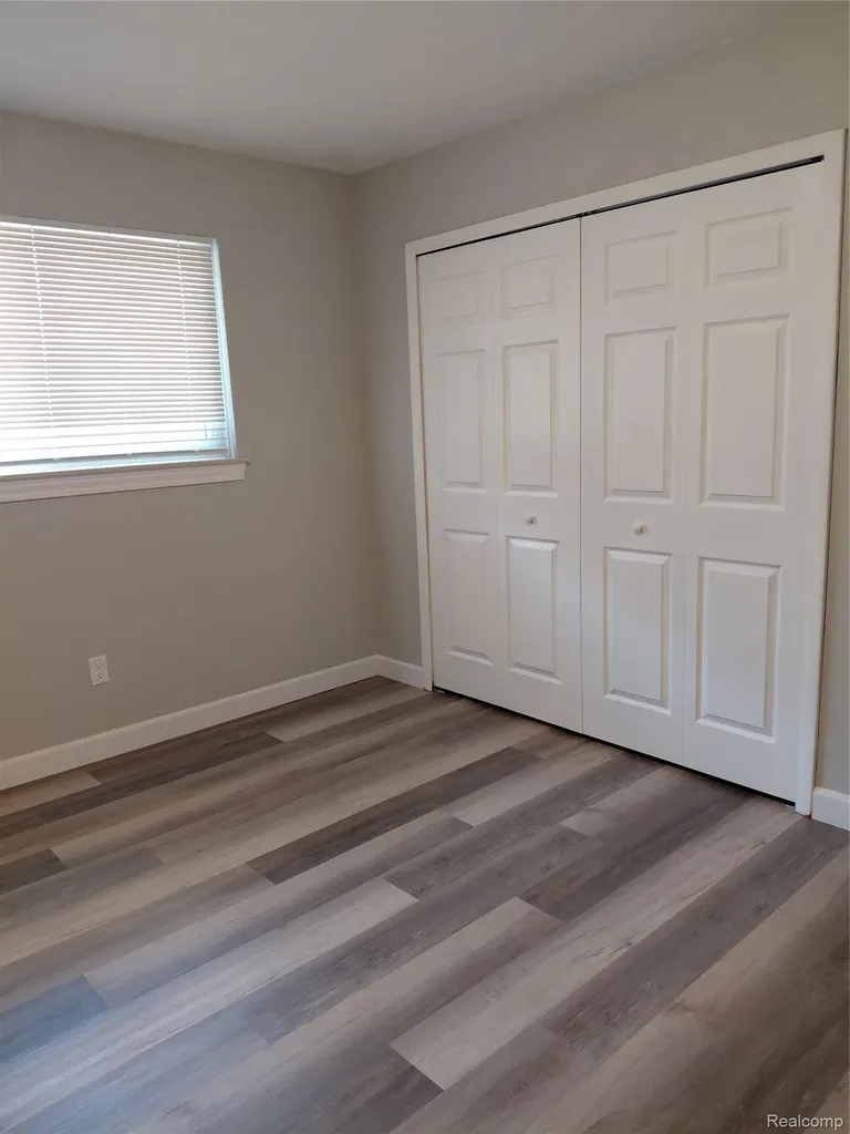 513 S Hawthorne Street Westland City MI 48186