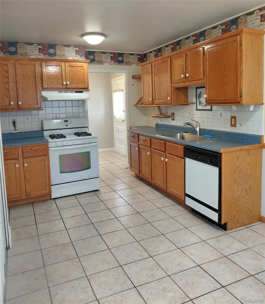 513 S Hawthorne Street Westland City MI 48186
