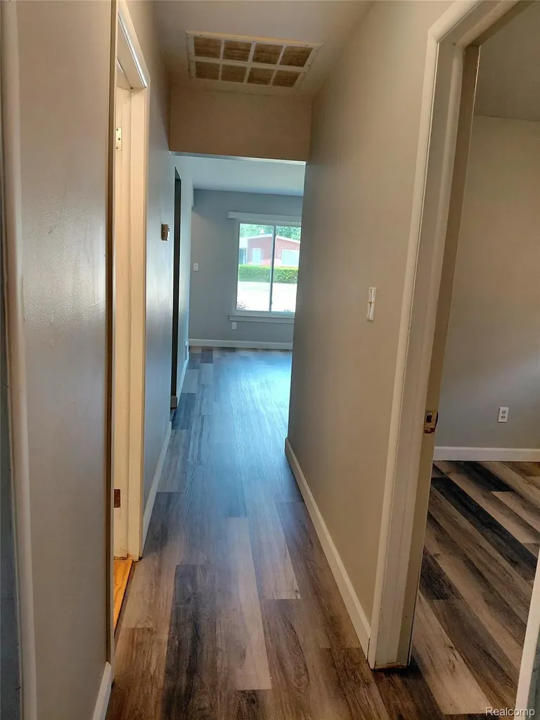 513 S Hawthorne Street Westland City MI 48186