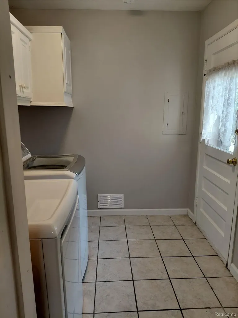 513 S Hawthorne Street Westland City MI 48186