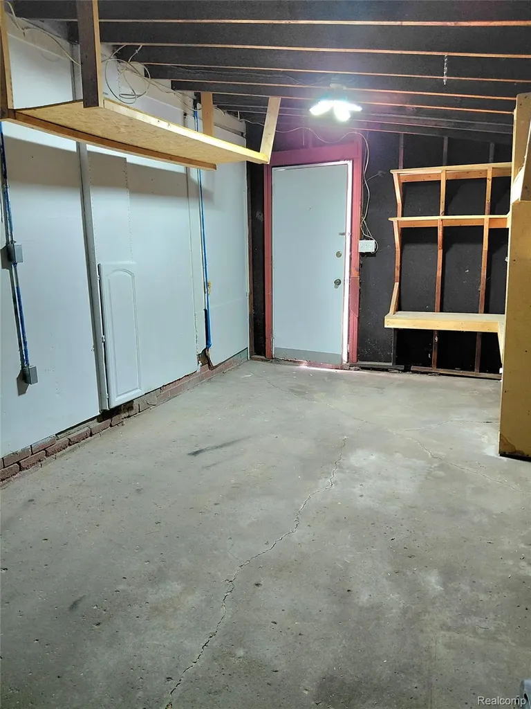513 S Hawthorne Street Westland City MI 48186