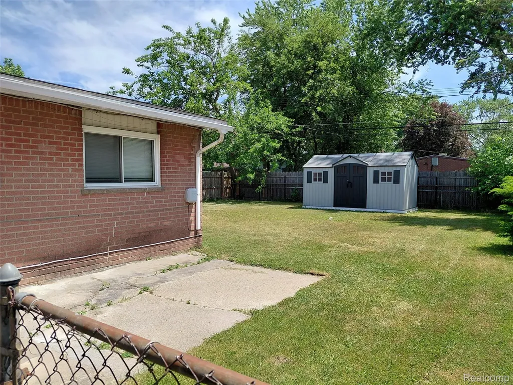 513 S Hawthorne Street Westland City MI 48186