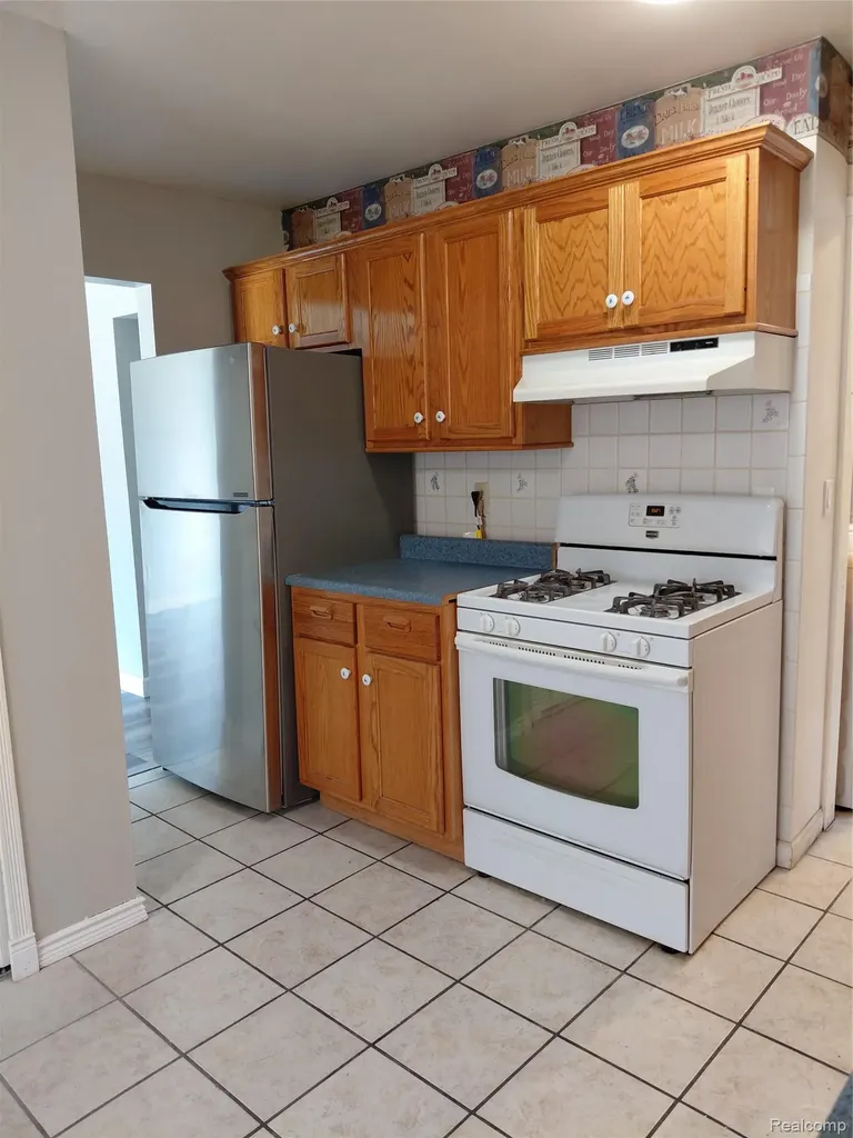 513 S Hawthorne Street Westland City MI 48186
