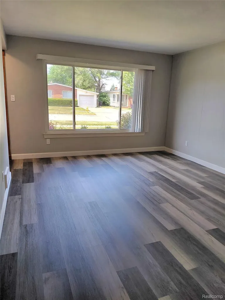 513 S Hawthorne Street Westland City MI 48186