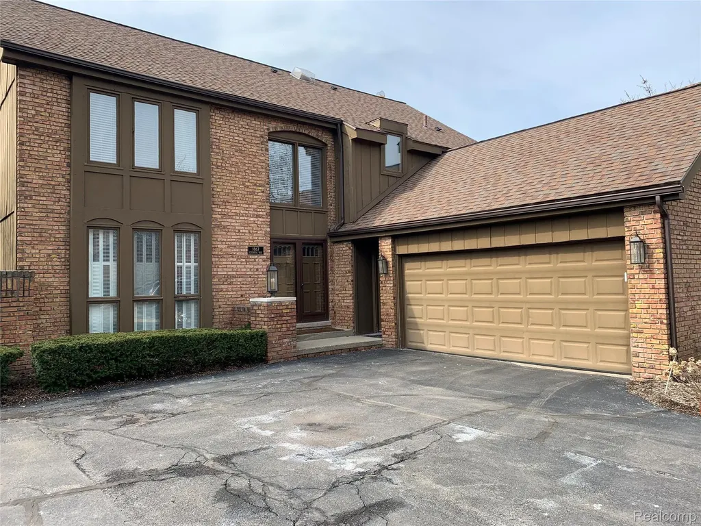 1867 Chipping Way Court Bloomfield Charter Township MI 48302