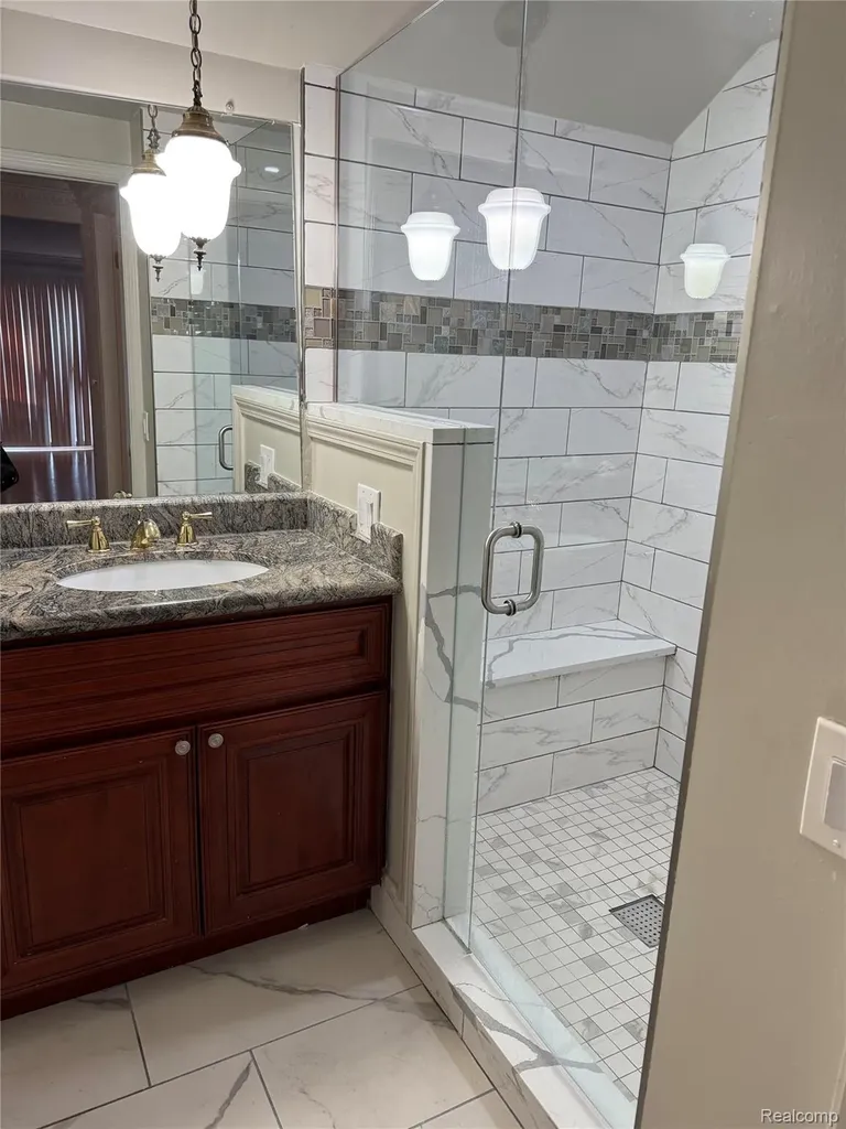 1867 Chipping Way Court Bloomfield Charter Township MI 48302