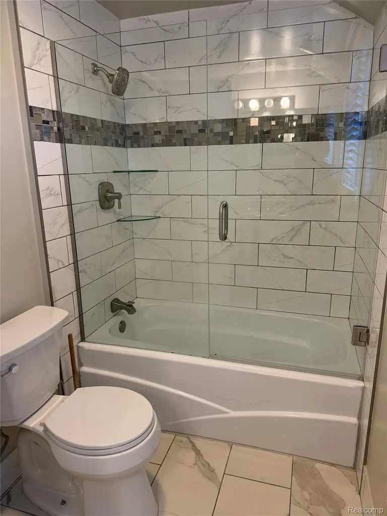 1867 Chipping Way Court Bloomfield Charter Township MI 48302