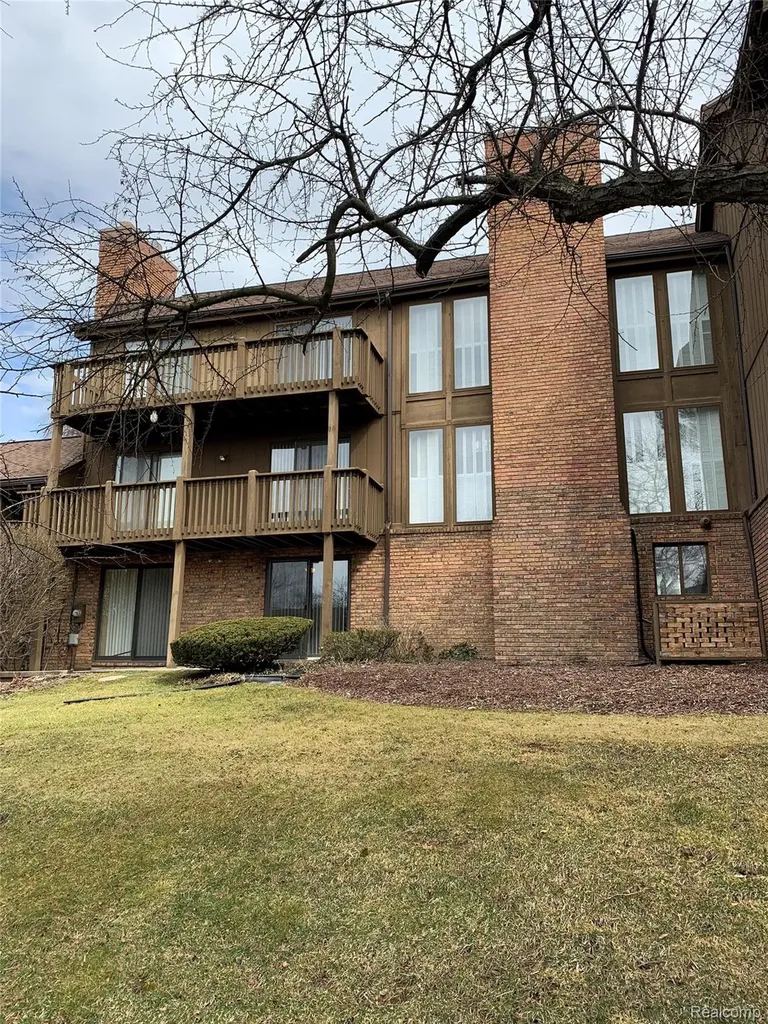 1867 Chipping Way Court Bloomfield Charter Township MI 48302