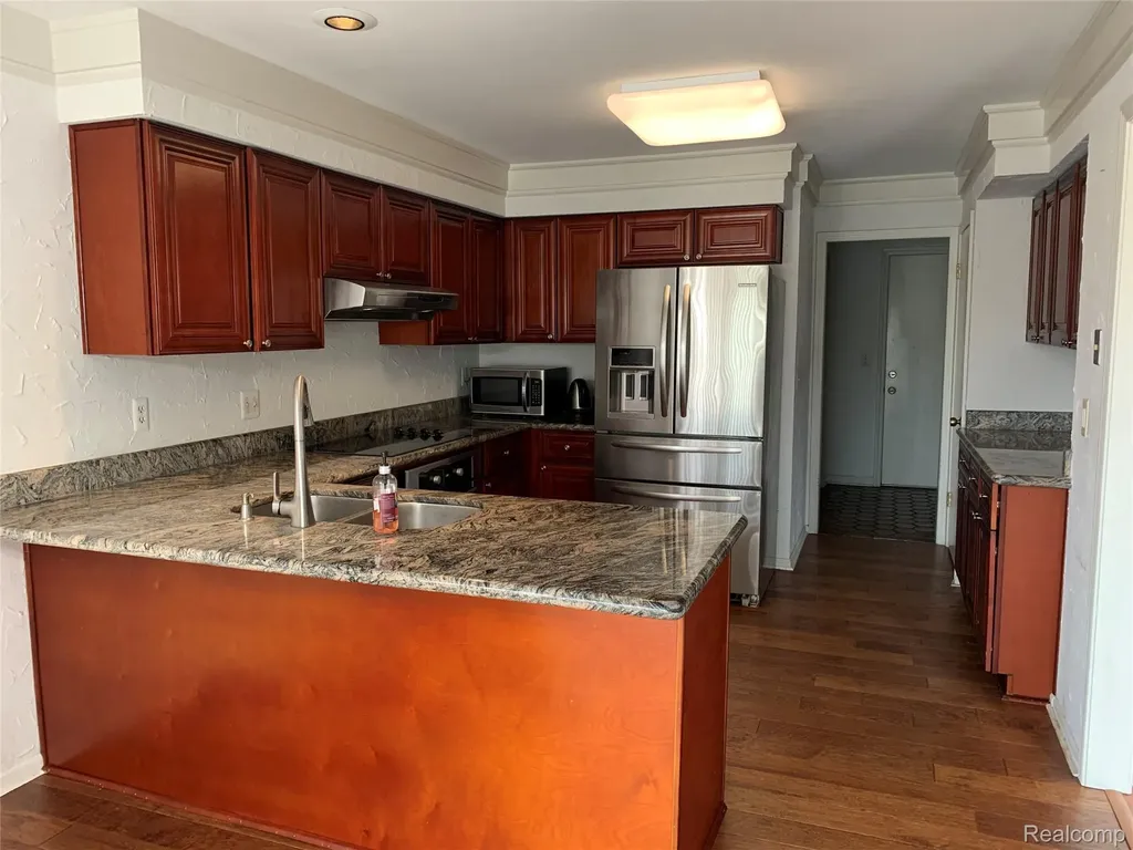 1867 Chipping Way Court Bloomfield Charter Township MI 48302