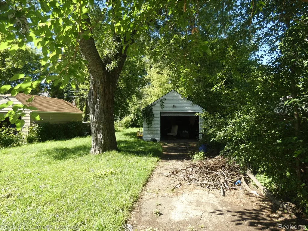136 E Rundell Street Pontiac City MI 48342
