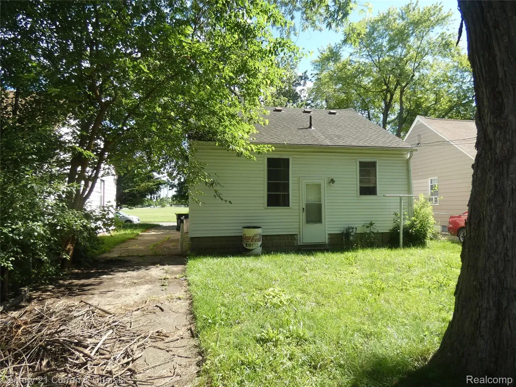 136 E Rundell Street Pontiac City MI 48342