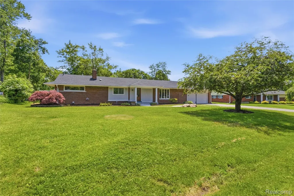 28264 Bayberry Road Farmington Hills City MI 48331