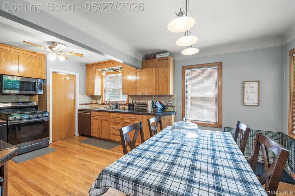 10125 Colwell Avenue Allen Park City MI 48101