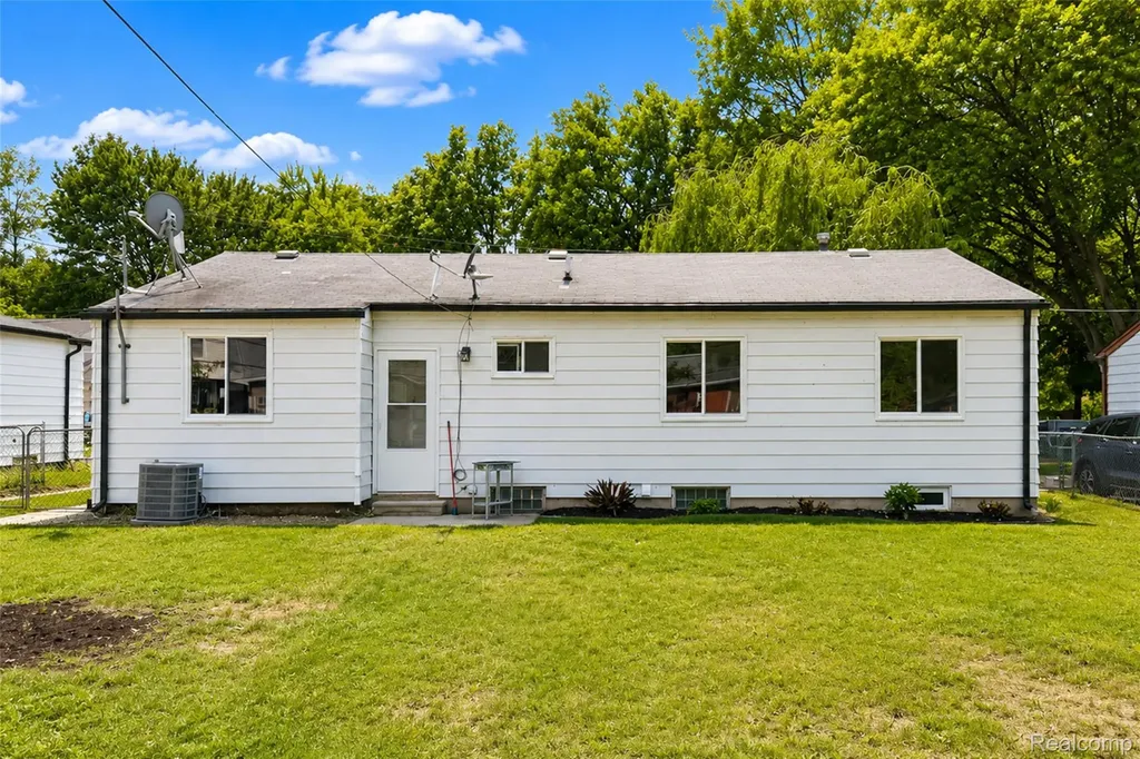 201 Cardwell Street Inkster City MI 48141