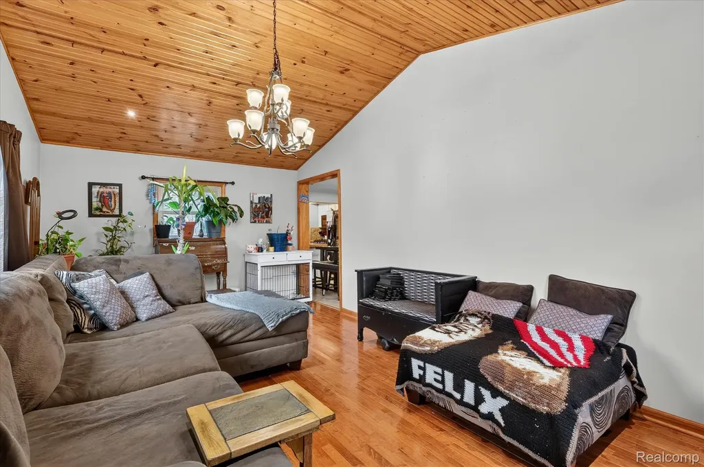 17 E 17 E White Lake Dr, Twin Lakes, Mi 49457 Drive Dalton Township MI 49457
