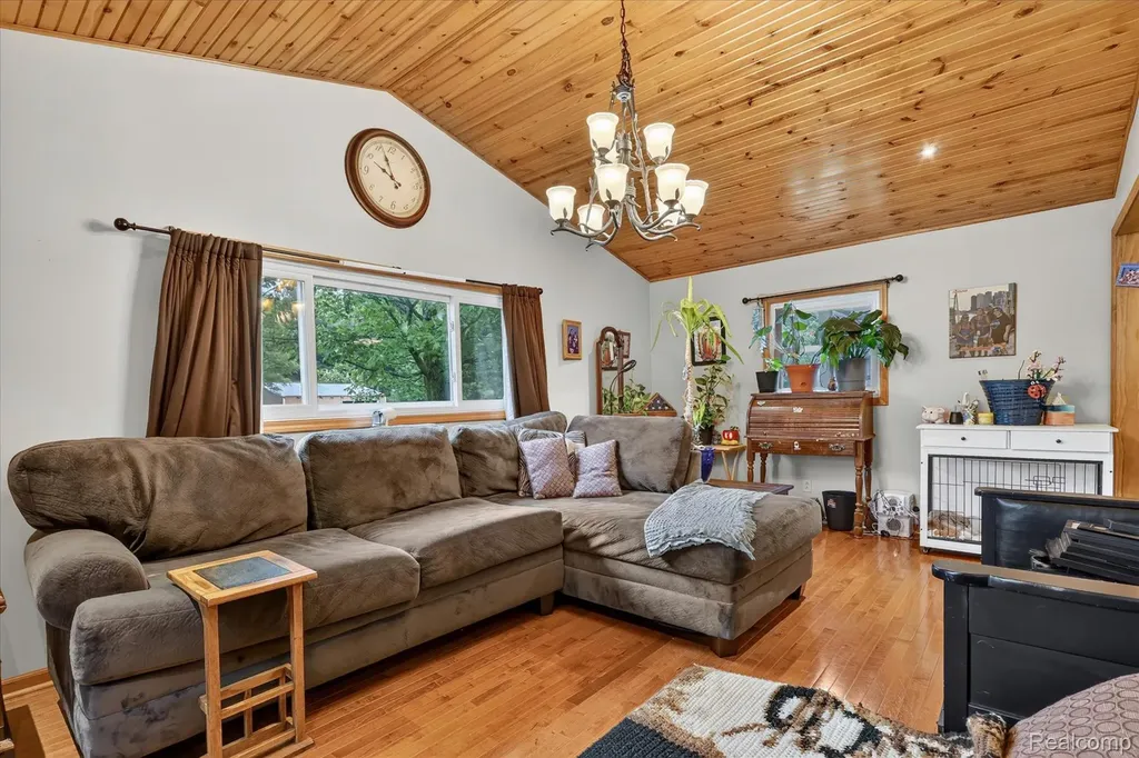 17 E 17 E White Lake Dr, Twin Lakes, Mi 49457 Drive Dalton Township MI 49457
