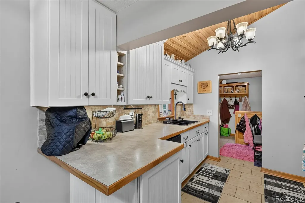 17 E 17 E White Lake Dr, Twin Lakes, Mi 49457 Drive Dalton Township MI 49457