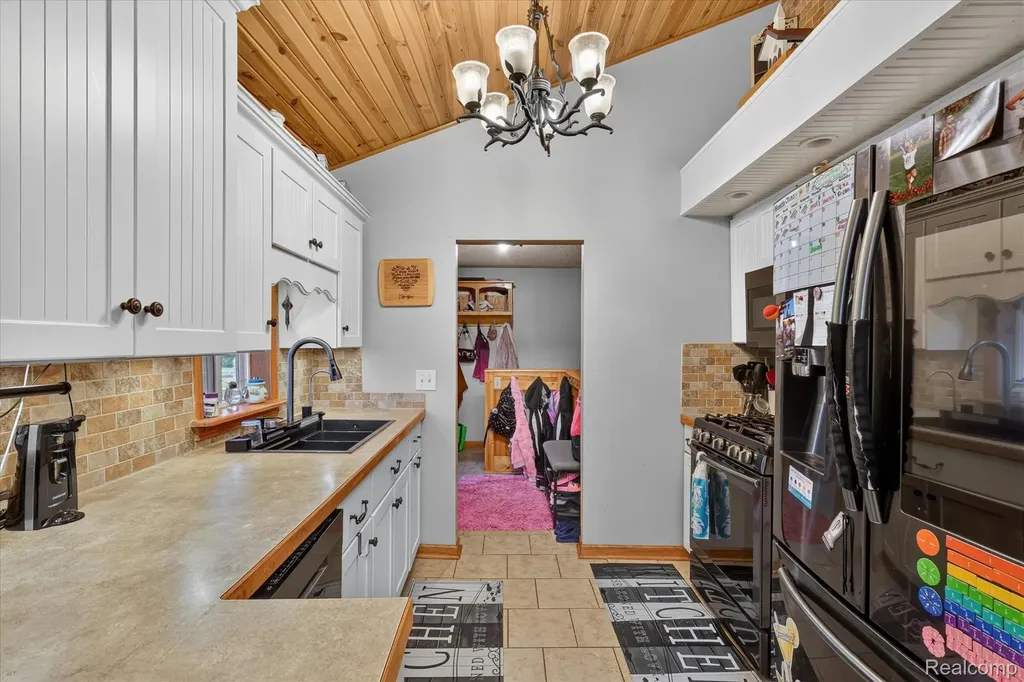 17 E White Lake Dr, Twin Lakes, Mi 49457 Drive Dalton Township MI 49457