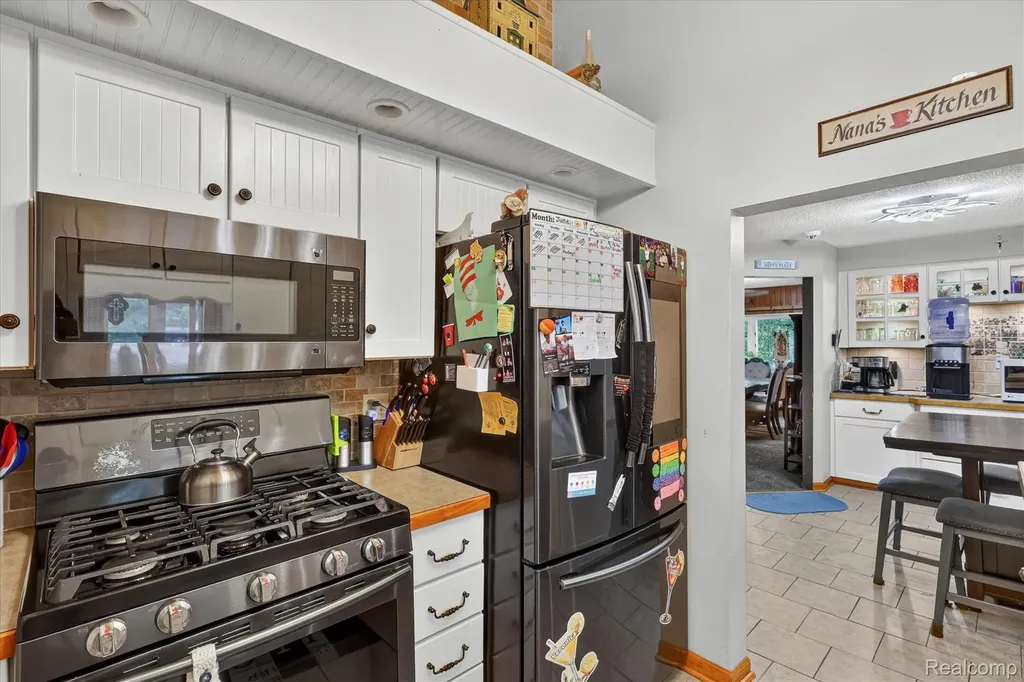 17 E White Lake Dr, Twin Lakes, Mi 49457 Drive Dalton Township MI 49457