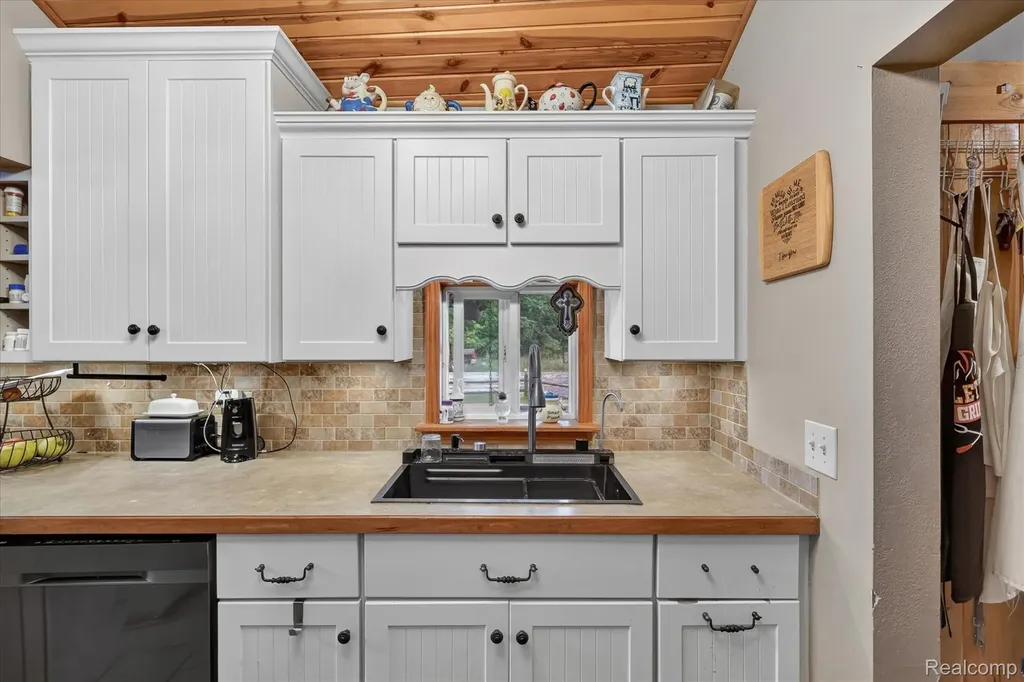 17 E White Lake Dr, Twin Lakes, Mi 49457 Drive Dalton Township MI 49457