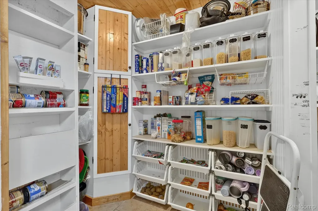 17 E 17 E White Lake Dr, Twin Lakes, Mi 49457 Drive Dalton Township MI 49457