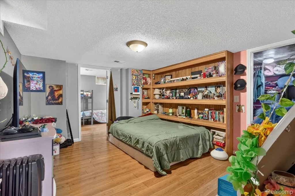 17 E 17 E White Lake Dr, Twin Lakes, Mi 49457 Drive Dalton Township MI 49457