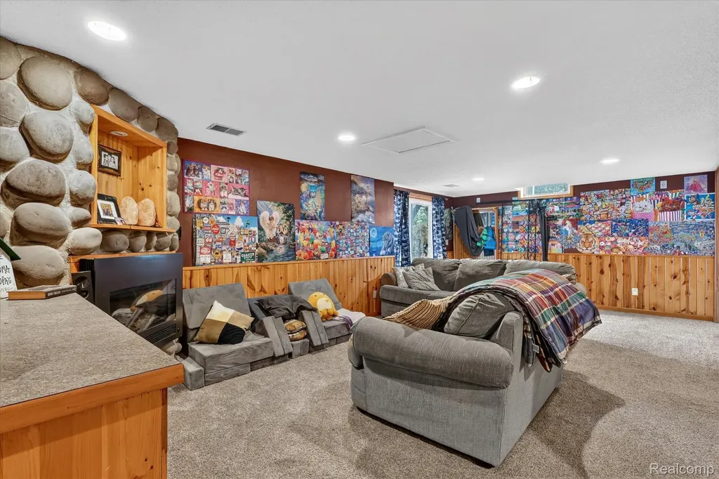 17 E White Lake Dr, Twin Lakes, Mi 49457 Drive Dalton Township MI 49457