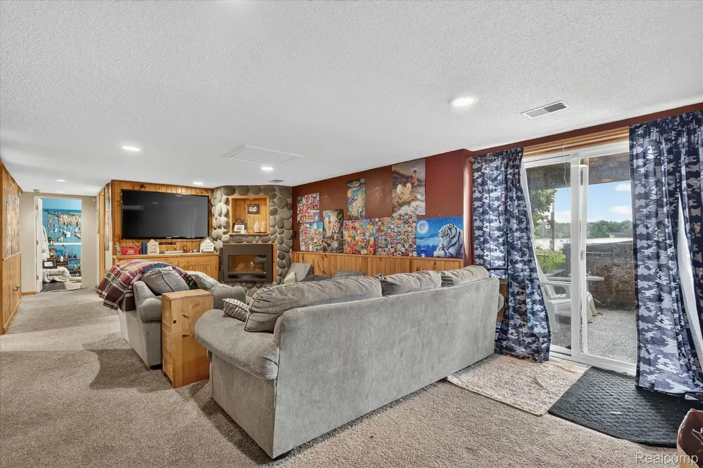 17 E White Lake Dr, Twin Lakes, Mi 49457 Drive Dalton Township MI 49457