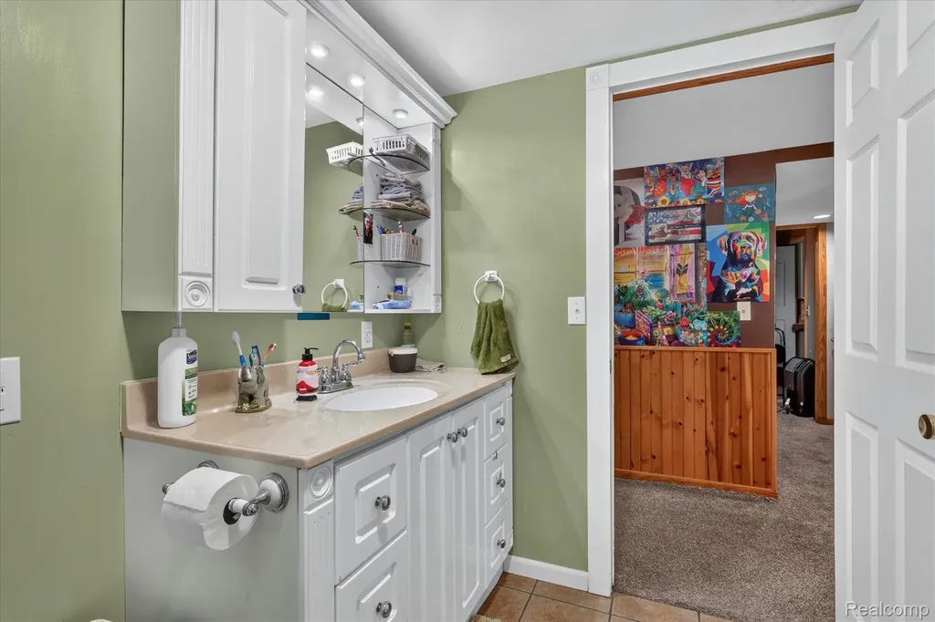 17 E 17 E White Lake Dr, Twin Lakes, Mi 49457 Drive Dalton Township MI 49457