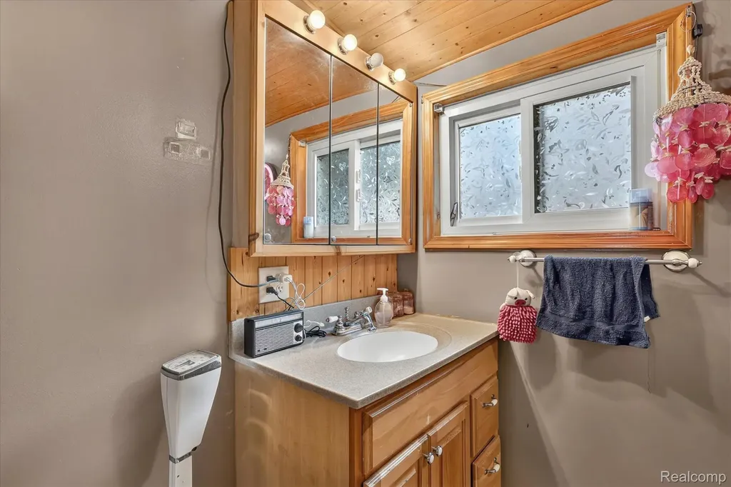 17 E 17 E White Lake Dr, Twin Lakes, Mi 49457 Drive Dalton Township MI 49457
