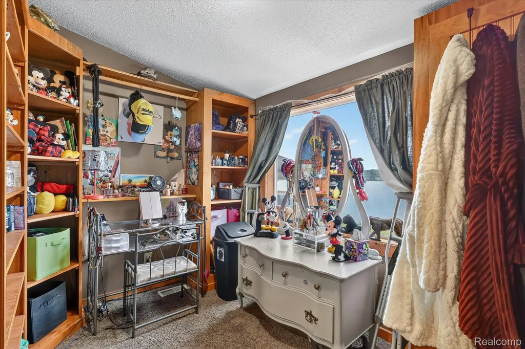 17 E 17 E White Lake Dr, Twin Lakes, Mi 49457 Drive Dalton Township MI 49457