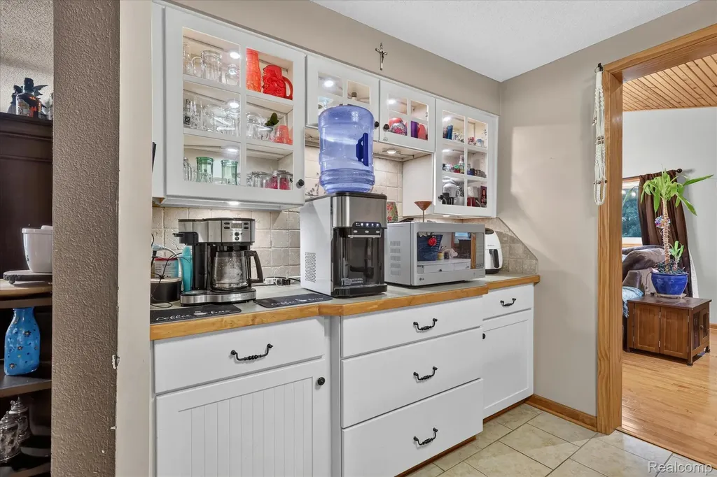 17 E 17 E White Lake Dr, Twin Lakes, Mi 49457 Drive Dalton Township MI 49457