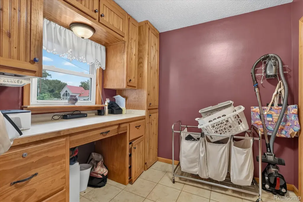 17 E 17 E White Lake Dr, Twin Lakes, Mi 49457 Drive Dalton Township MI 49457