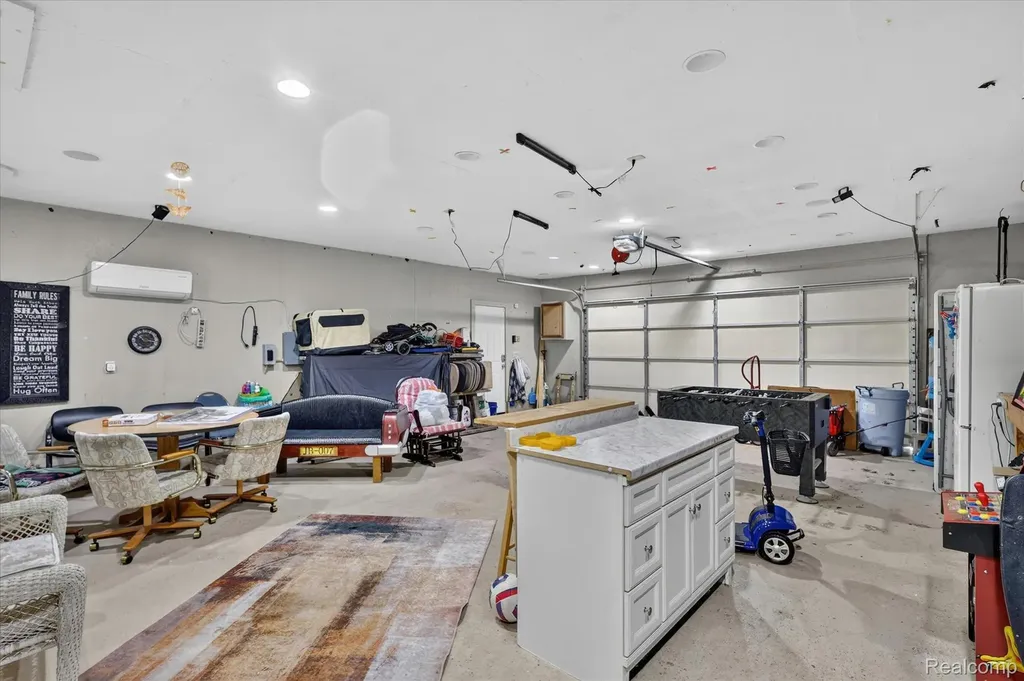 17 E 17 E White Lake Dr, Twin Lakes, Mi 49457 Drive Dalton Township MI 49457