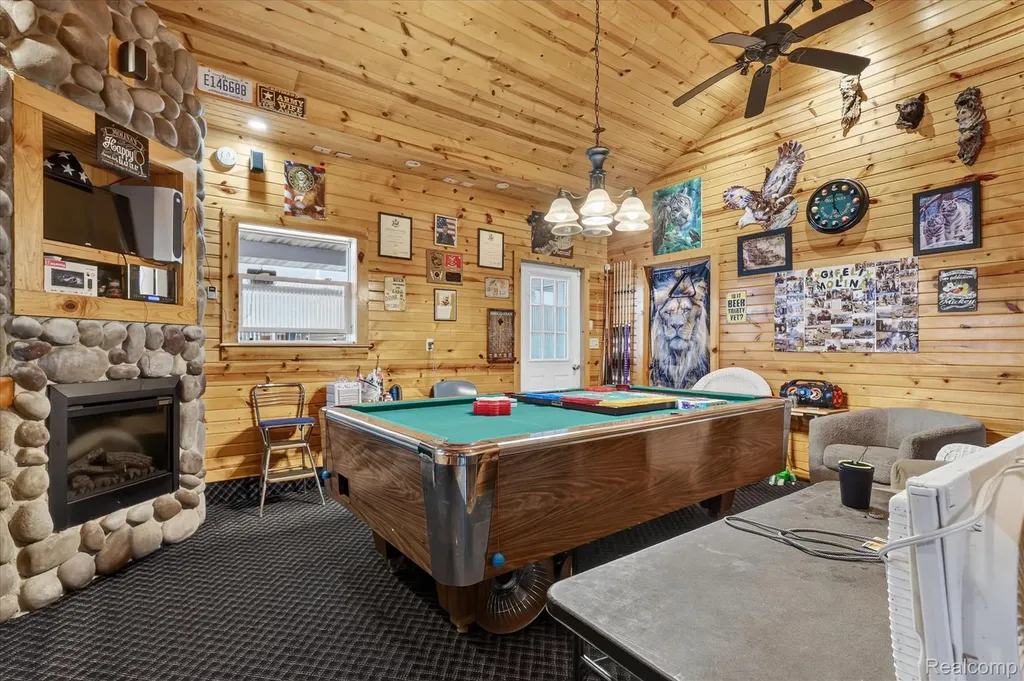 17 E 17 E White Lake Dr, Twin Lakes, Mi 49457 Drive Dalton Township MI 49457