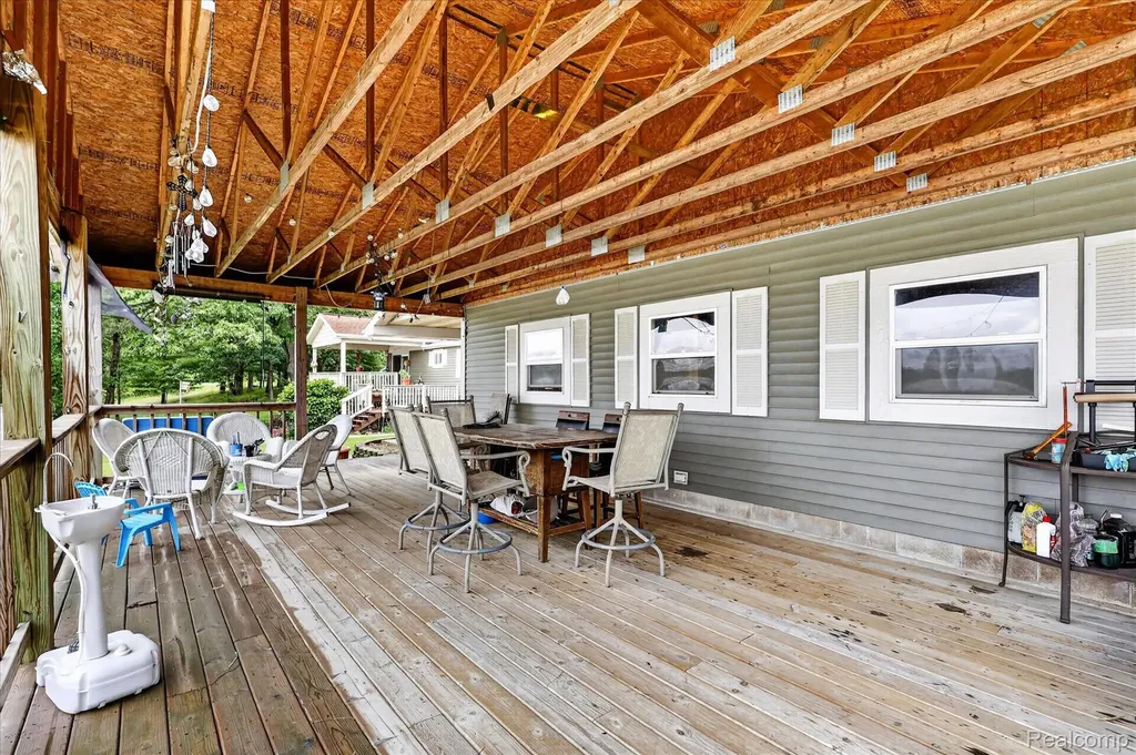17 E 17 E White Lake Dr, Twin Lakes, Mi 49457 Drive Dalton Township MI 49457