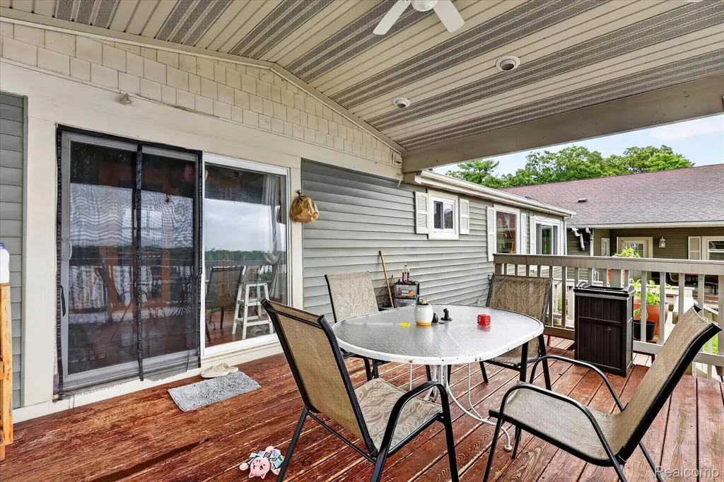 17 E 17 E White Lake Dr, Twin Lakes, Mi 49457 Drive Dalton Township MI 49457