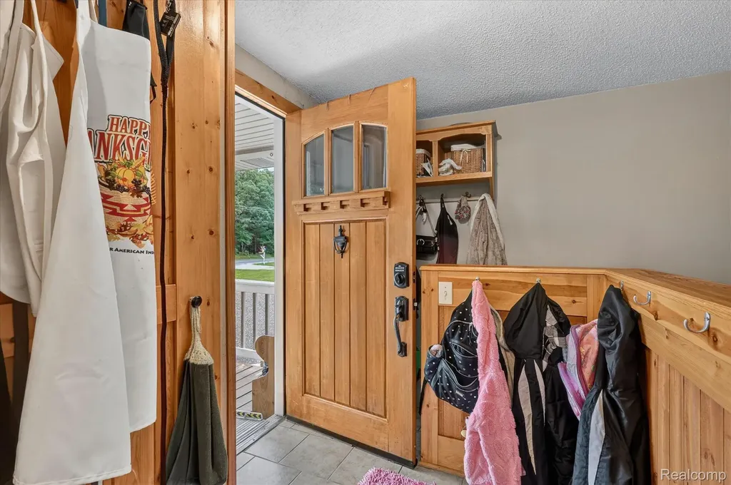 17 E White Lake Dr, Twin Lakes, Mi 49457 Drive Dalton Township MI 49457