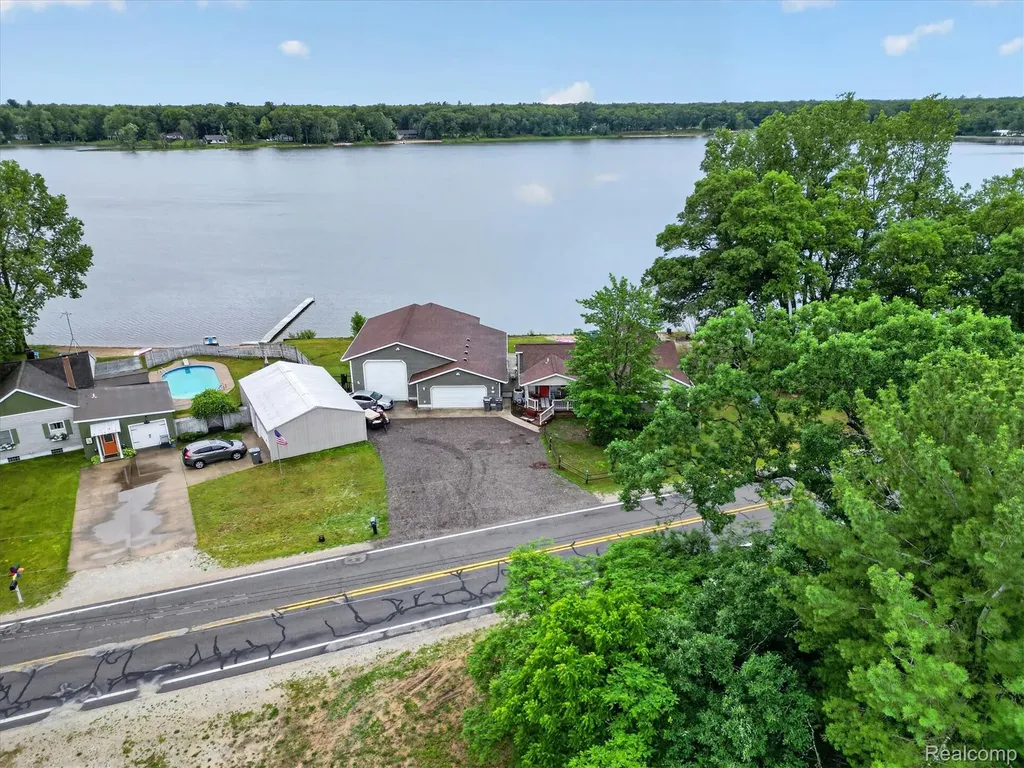 17 E White Lake Dr, Twin Lakes, Mi 49457 Drive Dalton Township MI 49457