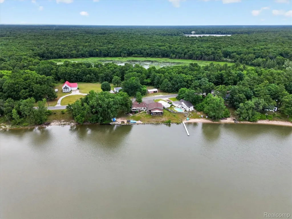 17 E 17 E White Lake Dr, Twin Lakes, Mi 49457 Drive Dalton Township MI 49457