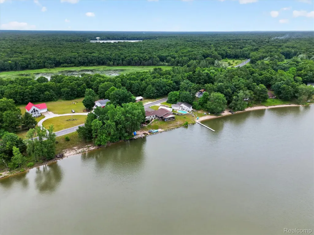 17 E 17 E White Lake Dr, Twin Lakes, Mi 49457 Drive Dalton Township MI 49457