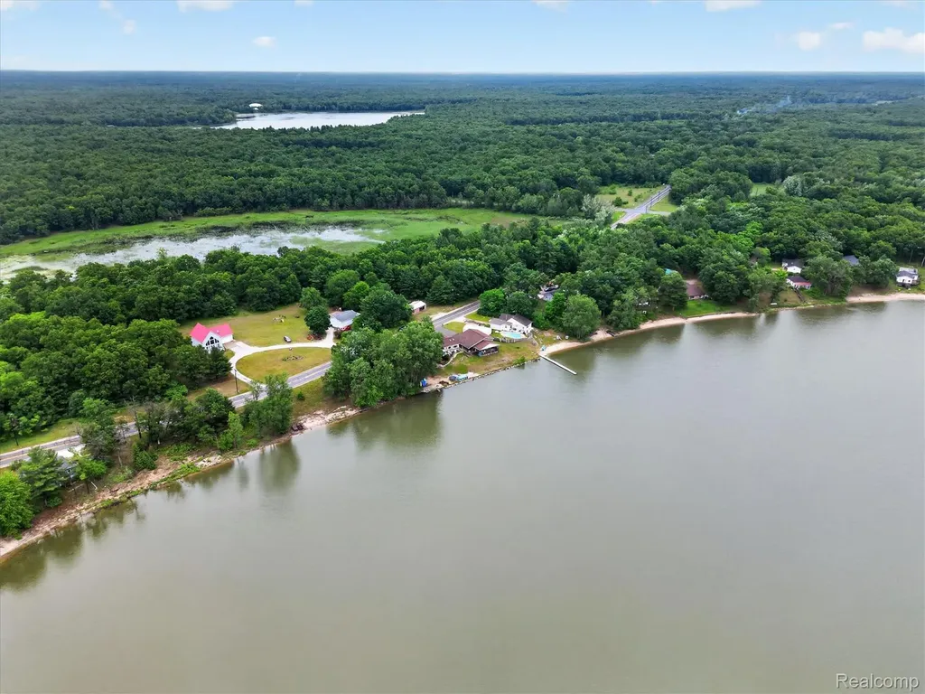17 E White Lake Dr, Twin Lakes, Mi 49457 Drive Dalton Township MI 49457