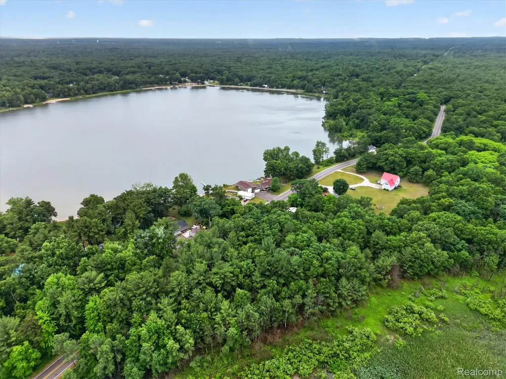 17 E White Lake Dr, Twin Lakes, Mi 49457 Drive Dalton Township MI 49457