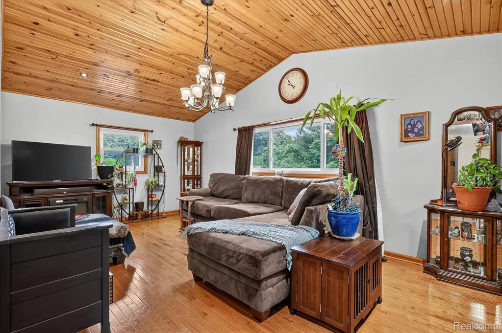 17 E 17 E White Lake Dr, Twin Lakes, Mi 49457 Drive Dalton Township MI 49457