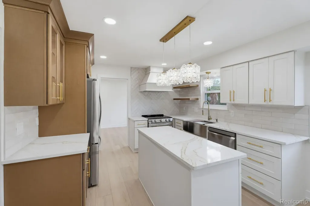 6780 Lee Crest Drive West Bloomfield Charter Township MI 48322