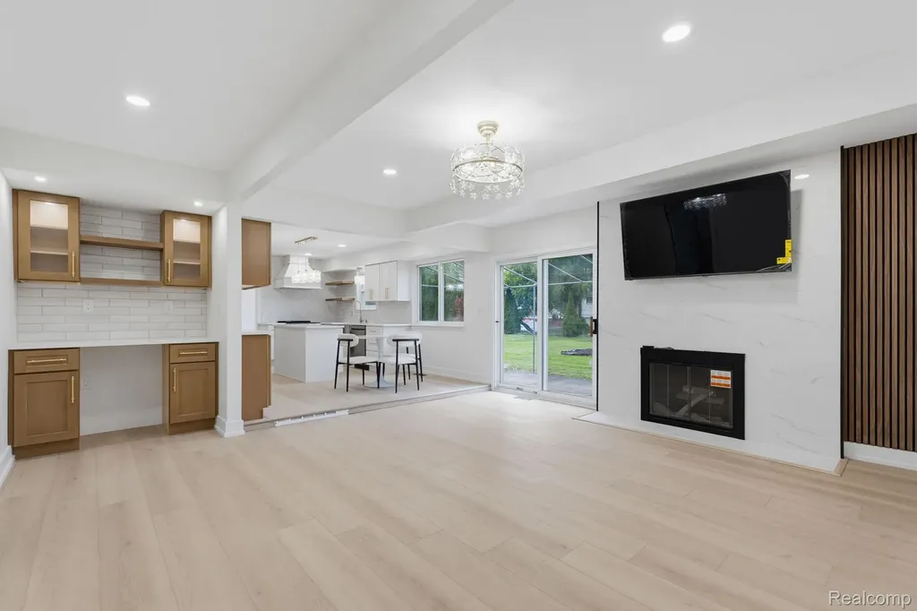 6780 Lee Crest Drive West Bloomfield Charter Township MI 48322