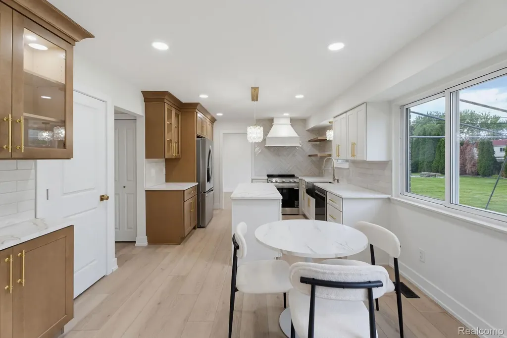 6780 Lee Crest Drive West Bloomfield Charter Township MI 48322