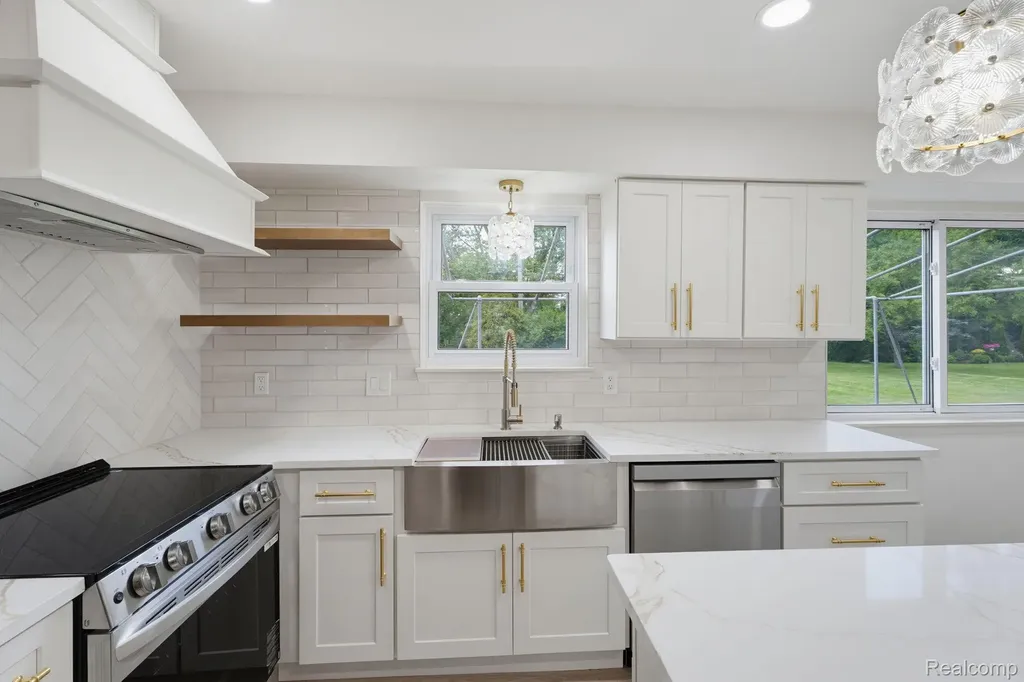 6780 Lee Crest Drive West Bloomfield Charter Township MI 48322