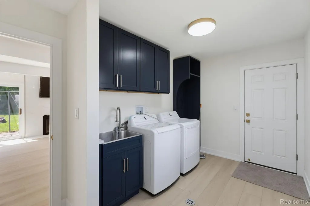 6780 Lee Crest Drive West Bloomfield Charter Township MI 48322